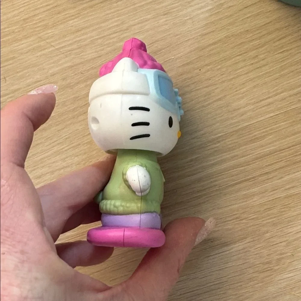 Hello Kitty Snowboarding Bobble Head 2011.